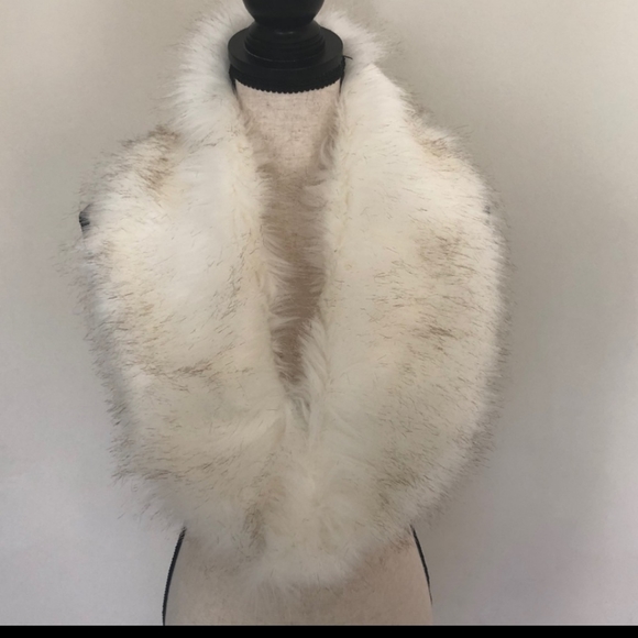 Jackets & Blazers - Faux Fur Stole